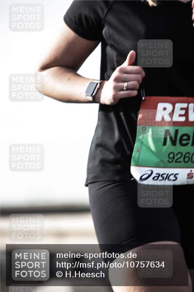 03.10.2026 - Köhlbrandbrückenlauf H.Heesch http://msf.ph/oto/10757634 03.10.2026 16:18:18 Position 3 9260 meine-sportfotos.de