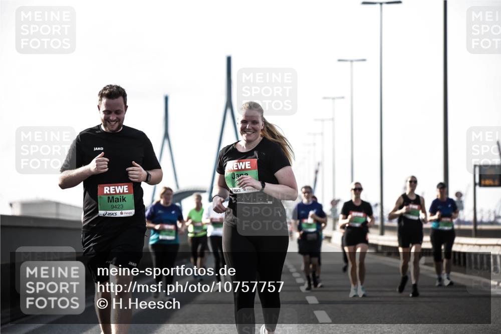 03.10.2026 - Köhlbrandbrückenlauf H.Heesch http://msf.ph/oto/10757757 03.10.2026 16:18:37 Position 3 9423 meine-sportfotos.de