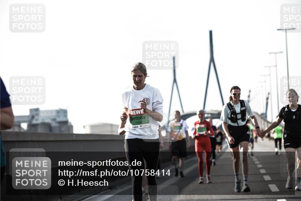 03.10.2026 - Köhlbrandbrückenlauf H.Heesch http://msf.ph/oto/10758414 03.10.2026 16:18:48 Position 3 7024 meine-sportfotos.de