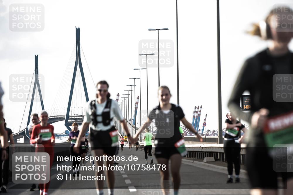 03.10.2026 - Köhlbrandbrückenlauf H.Heesch http://msf.ph/oto/10758478 03.10.2026 16:18:50 Position 3  meine-sportfotos.de