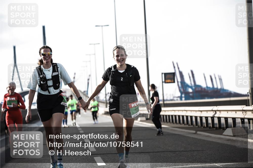03.10.2026 - Köhlbrandbrückenlauf H.Heesch http://msf.ph/oto/10758541 03.10.2026 16:18:51 Position 3 2, 921 meine-sportfotos.de