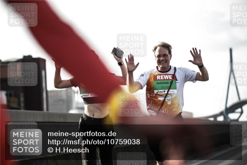 03.10.2026 - Köhlbrandbrückenlauf H.Heesch http://msf.ph/oto/10759038 03.10.2026 16:18:59 Position 3 711, 433, 7112, 433, 013 meine-sportfotos.de