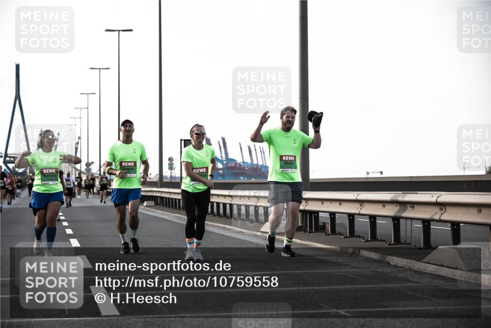 03.10.2026 - Köhlbrandbrückenlauf H.Heesch http://msf.ph/oto/10759558 03.10.2026 16:19:14 Position 3  meine-sportfotos.de