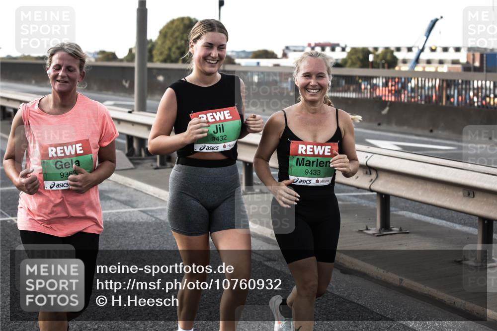 03.10.2026 - Köhlbrandbrückenlauf H.Heesch http://msf.ph/oto/10760932 03.10.2026 16:19:57 Position 3 9363, 9432, 9433 meine-sportfotos.de