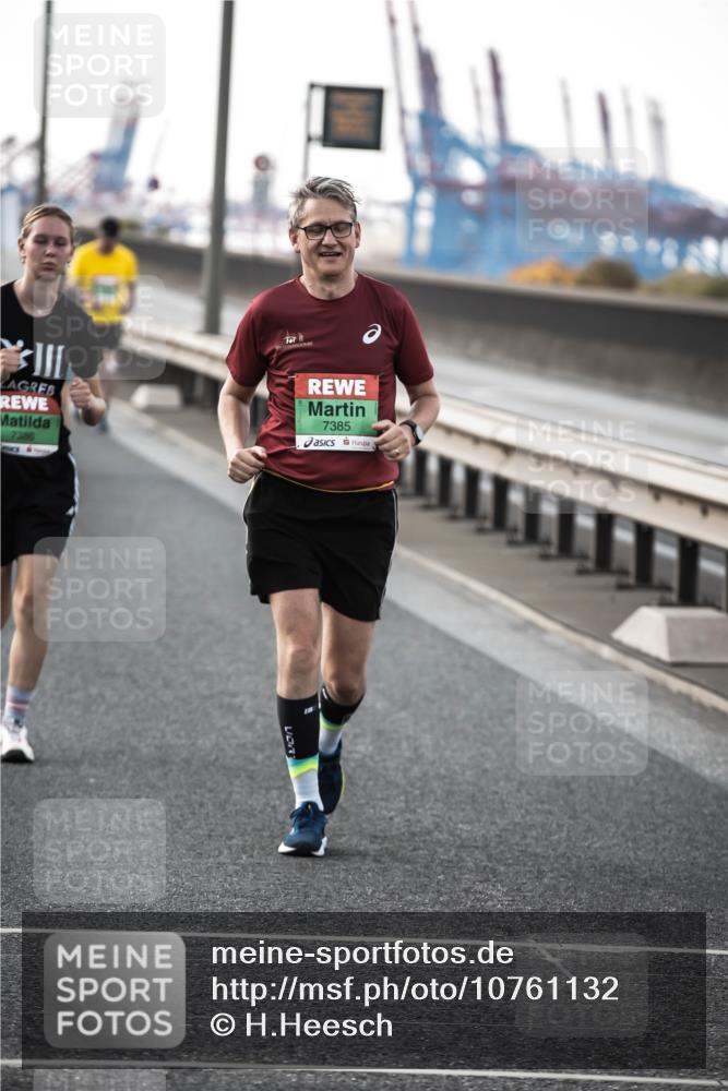 03.10.2026 - Köhlbrandbrückenlauf H.Heesch http://msf.ph/oto/10761132 03.10.2026 16:20:05 Position 3 7386, 7385 meine-sportfotos.de