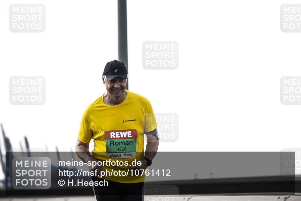 03.10.2026 - Köhlbrandbrückenlauf H.Heesch http://msf.ph/oto/10761412 03.10.2026 16:20:22 Position 3 9266 meine-sportfotos.de