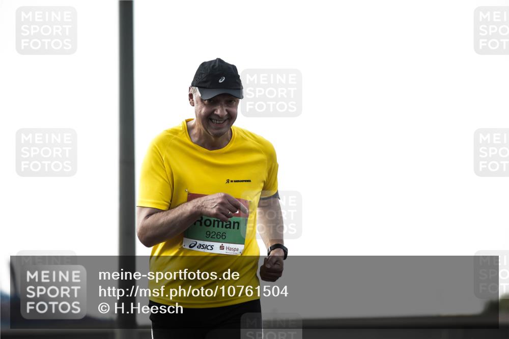 03.10.2026 - Köhlbrandbrückenlauf H.Heesch http://msf.ph/oto/10761504 03.10.2026 16:20:23 Position 3 9266 meine-sportfotos.de