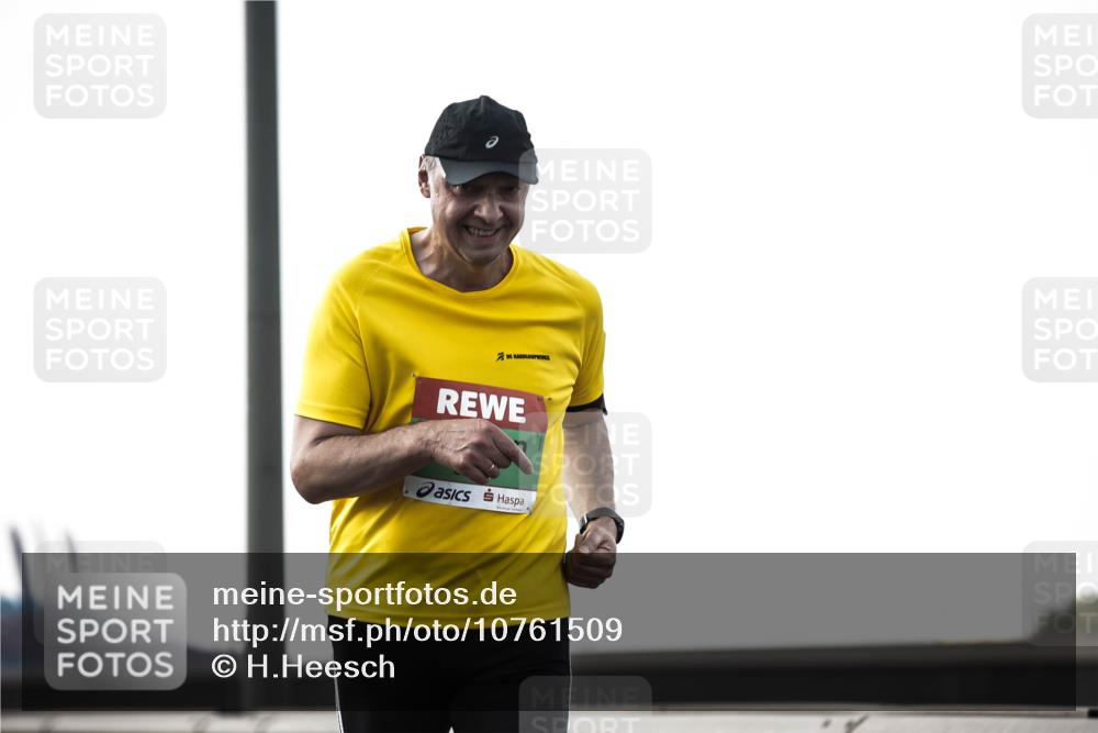 03.10.2026 - Köhlbrandbrückenlauf H.Heesch http://msf.ph/oto/10761509 03.10.2026 16:20:24 Position 3  meine-sportfotos.de