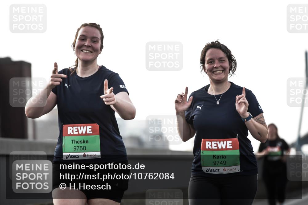 03.10.2026 - Köhlbrandbrückenlauf H.Heesch http://msf.ph/oto/10762084 03.10.2026 16:21:05 Position 3 9750, 9749 meine-sportfotos.de