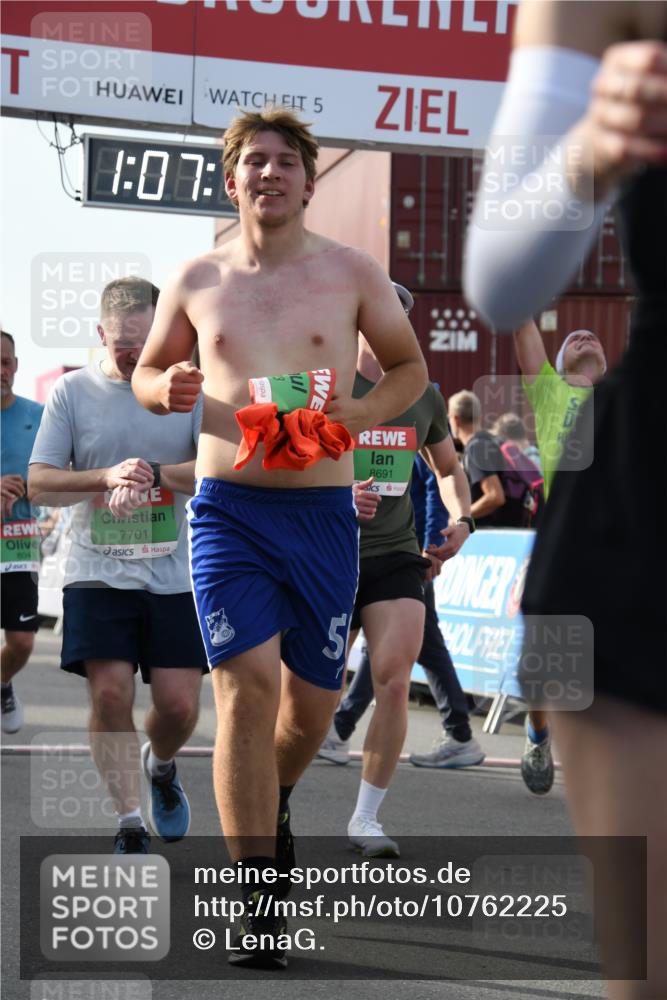 03.10.2026 - Köhlbrandbrückenlauf LenaG. http://msf.ph/oto/10762225 03.10.2026 16:07:18 Ziel 7358, 7670, 7701, 7717, 7843, 7844, 8041, 8119, 8320, 8423, 8691, 8865 meine-sportfotos.de