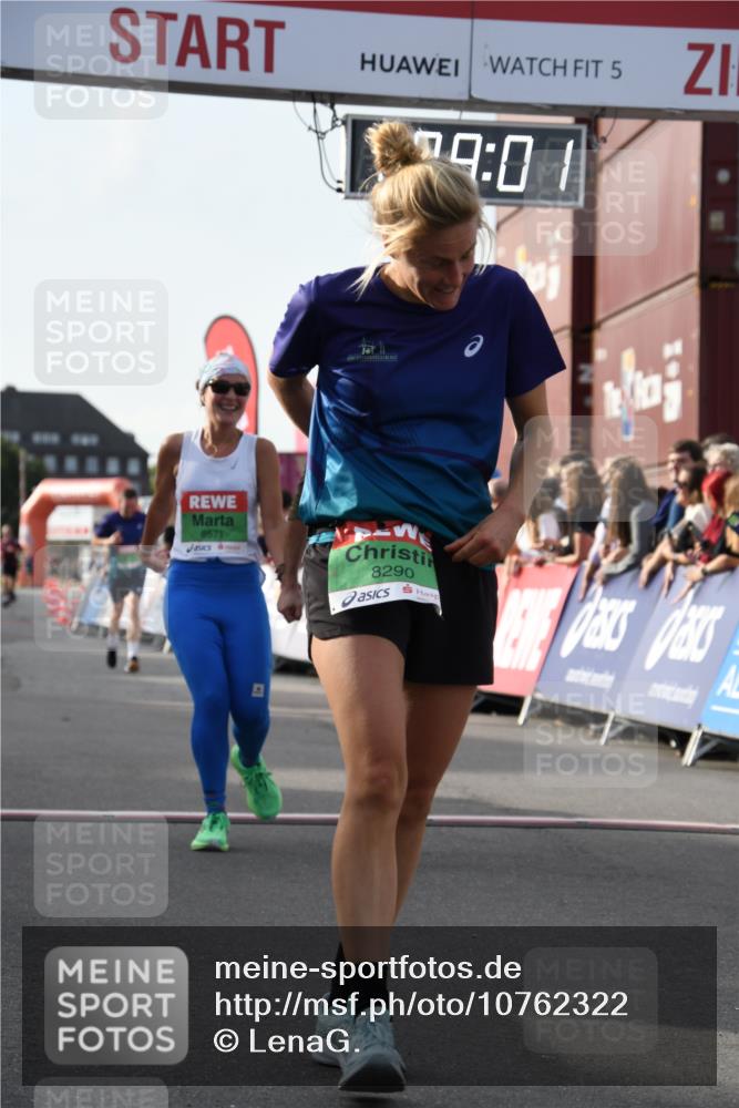 03.10.2026 - Köhlbrandbrückenlauf LenaG. http://msf.ph/oto/10762322 03.10.2026 16:08:02 Ziel 8290, 8305, 8571, 9710, 9809 meine-sportfotos.de