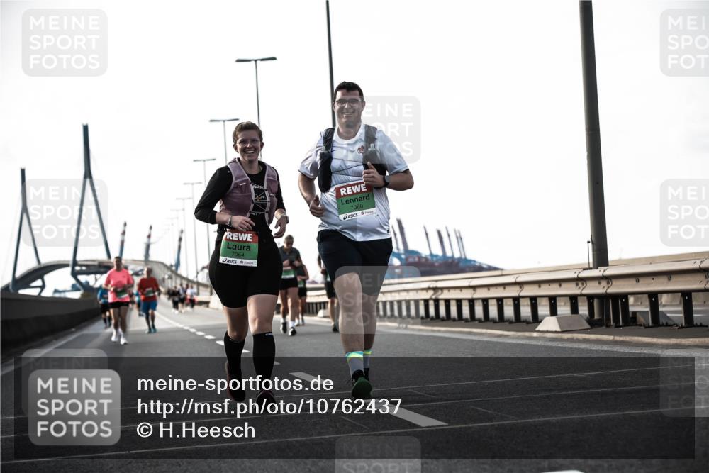 03.10.2026 - Köhlbrandbrückenlauf H.Heesch http://msf.ph/oto/10762437 03.10.2026 16:21:47 Position 3 7060, 7064 meine-sportfotos.de