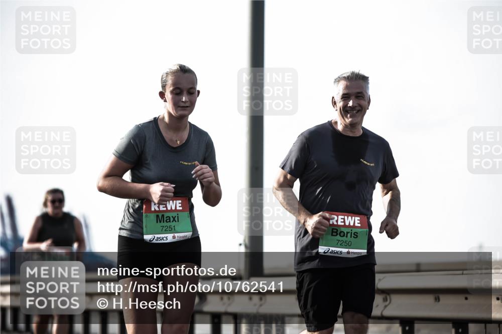 03.10.2026 - Köhlbrandbrückenlauf H.Heesch http://msf.ph/oto/10762541 03.10.2026 16:21:59 Position 3 7251, 7250 meine-sportfotos.de