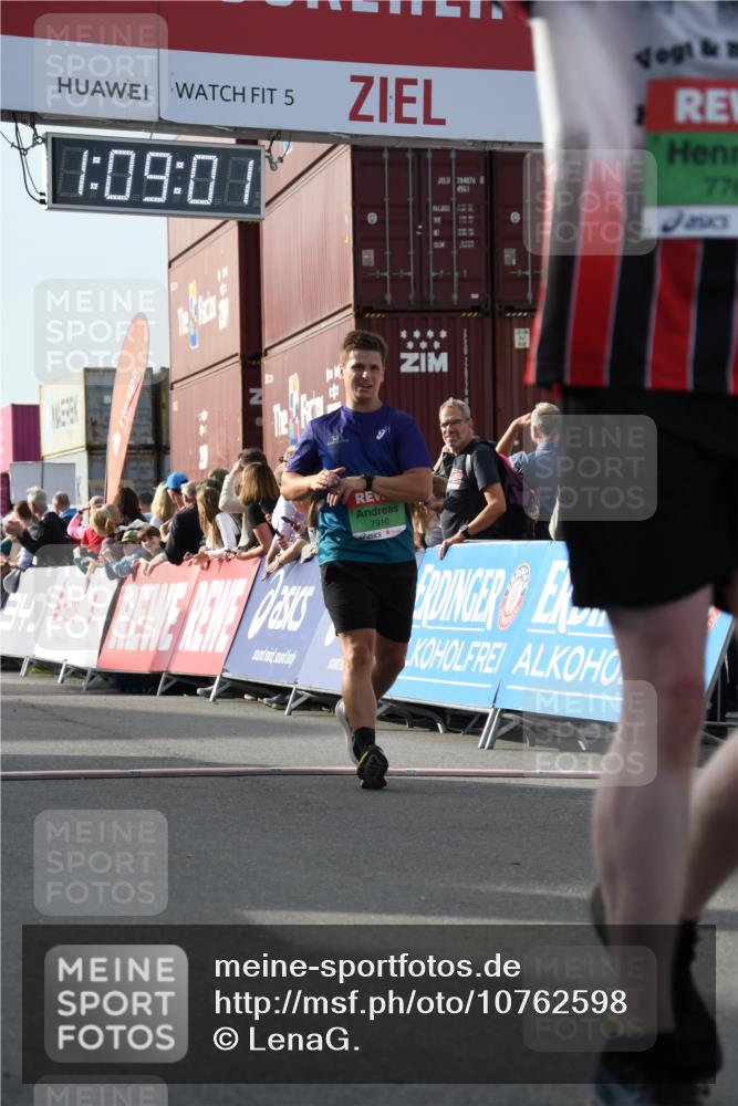 03.10.2026 - Köhlbrandbrückenlauf LenaG. http://msf.ph/oto/10762598 03.10.2026 16:09:02 Ziel 7642, 7766, 7910, 8157, 8624, 8832 meine-sportfotos.de