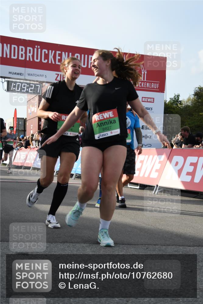 03.10.2026 - Köhlbrandbrückenlauf LenaG. http://msf.ph/oto/10762680 03.10.2026 16:09:28 Ziel 7308, 7840, 7841, 8003, 8198, 8253, 8654, 8714, 8827, 8868, 9169 meine-sportfotos.de