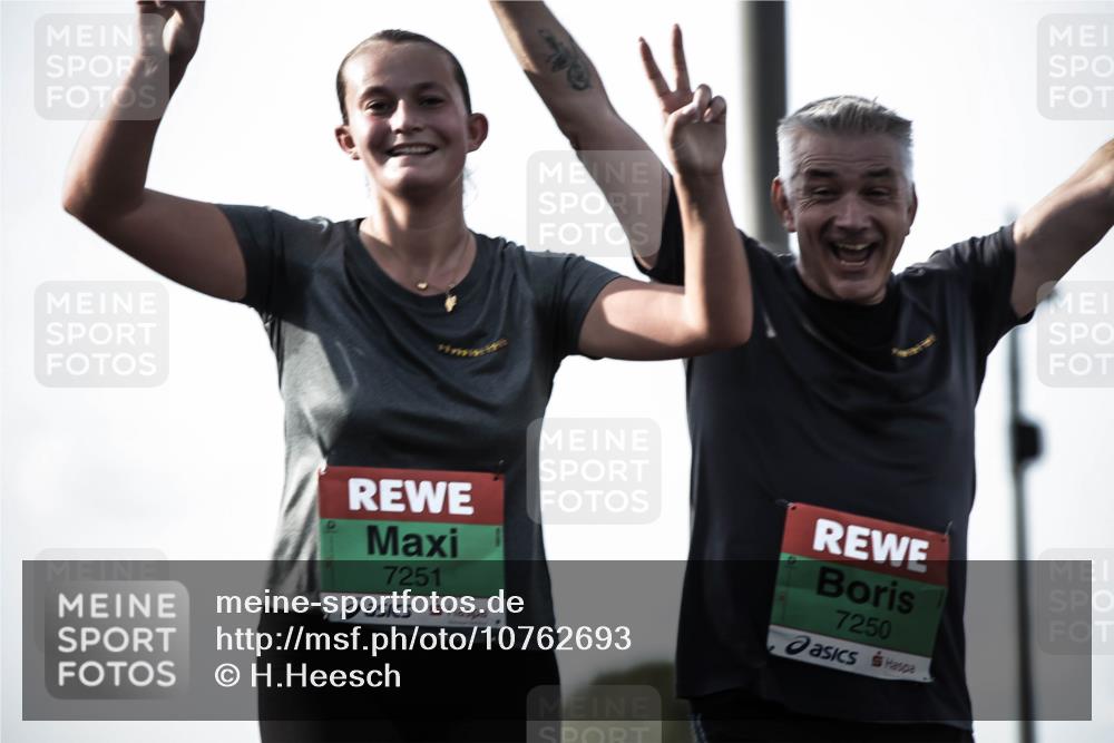 03.10.2026 - Köhlbrandbrückenlauf H.Heesch http://msf.ph/oto/10762693 03.10.2026 16:22:02 Position 3 7251, 7250 meine-sportfotos.de
