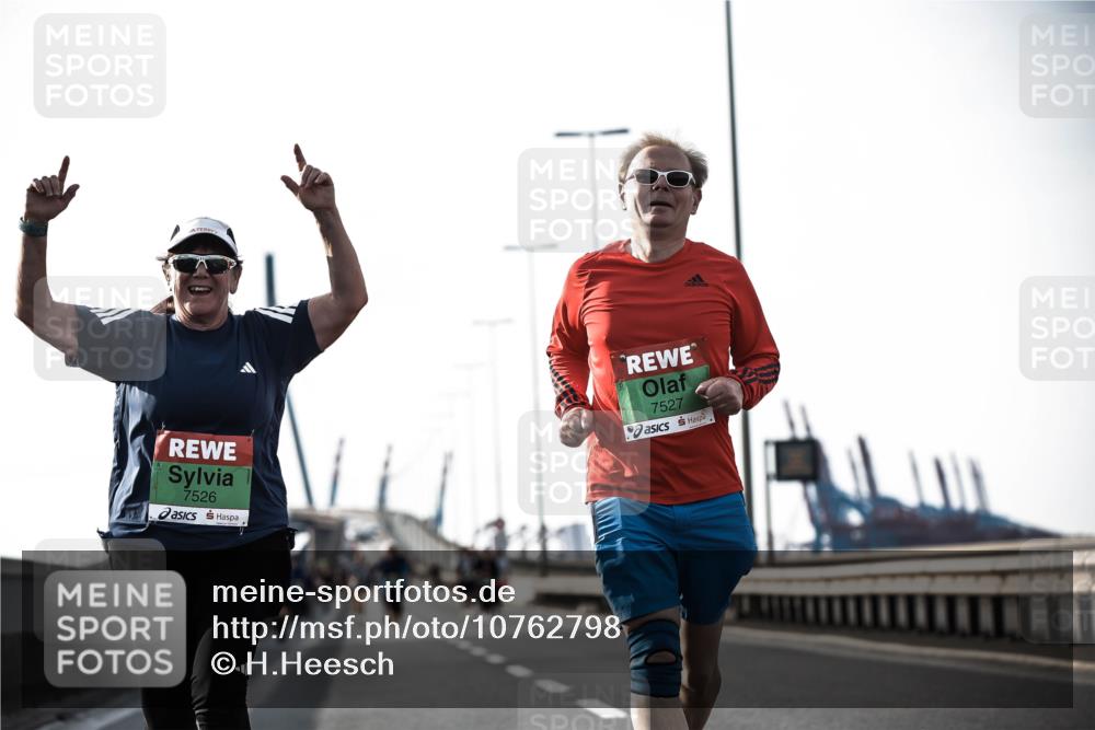 03.10.2026 - Köhlbrandbrückenlauf H.Heesch http://msf.ph/oto/10762798 03.10.2026 16:22:06 Position 3 7526, 7527 meine-sportfotos.de