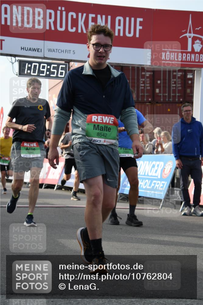 03.10.2026 - Köhlbrandbrückenlauf LenaG. http://msf.ph/oto/10762804 03.10.2026 16:09:57 Ziel 7074, 7124, 7569, 7582, 7671, 7800, 7895, 8148, 8542, 8661 meine-sportfotos.de