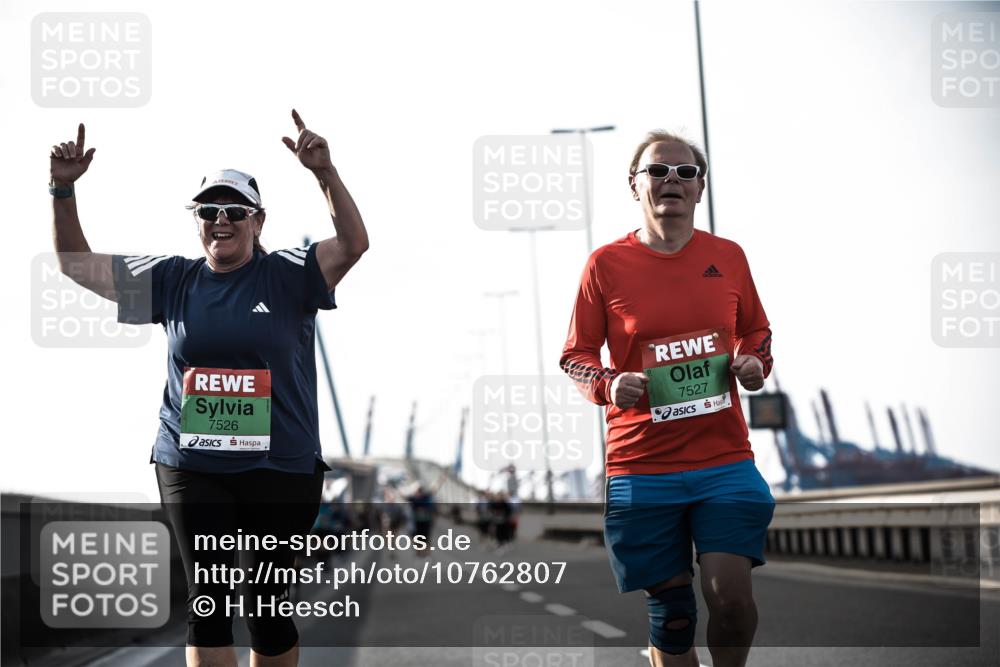 03.10.2026 - Köhlbrandbrückenlauf H.Heesch http://msf.ph/oto/10762807 03.10.2026 16:22:07 Position 3 7526, 7527 meine-sportfotos.de