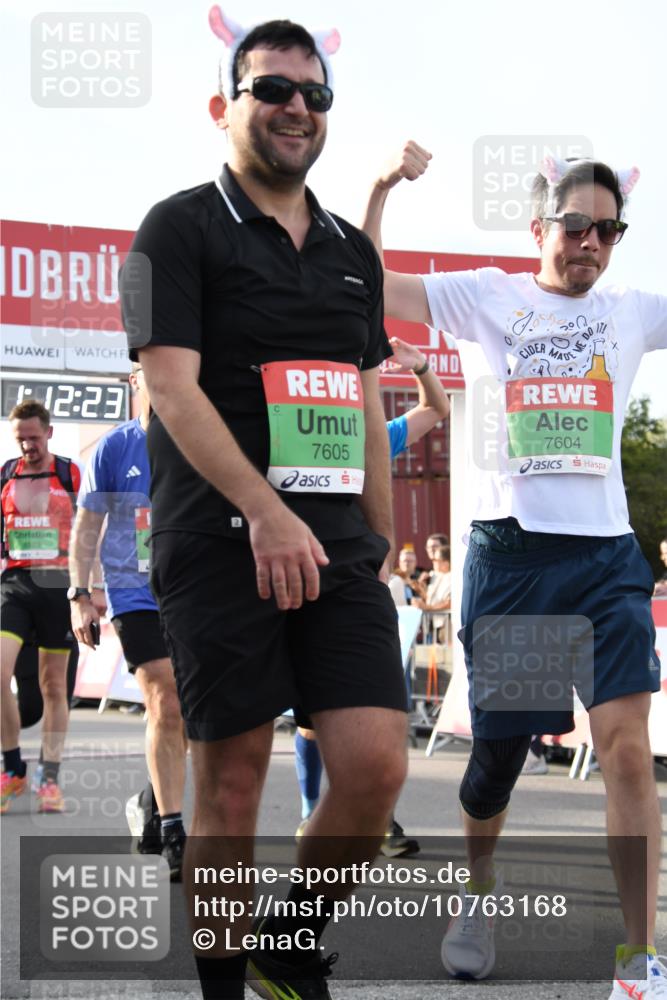 03.10.2026 - Köhlbrandbrückenlauf LenaG. http://msf.ph/oto/10763168 03.10.2026 16:12:23 Ziel 7542, 7594, 7604, 7605, 7876, 7963, 8227, 8296, 8394, 8445, 8523, 8576, 8662, 9120, 9760, 9799, 9820 meine-sportfotos.de