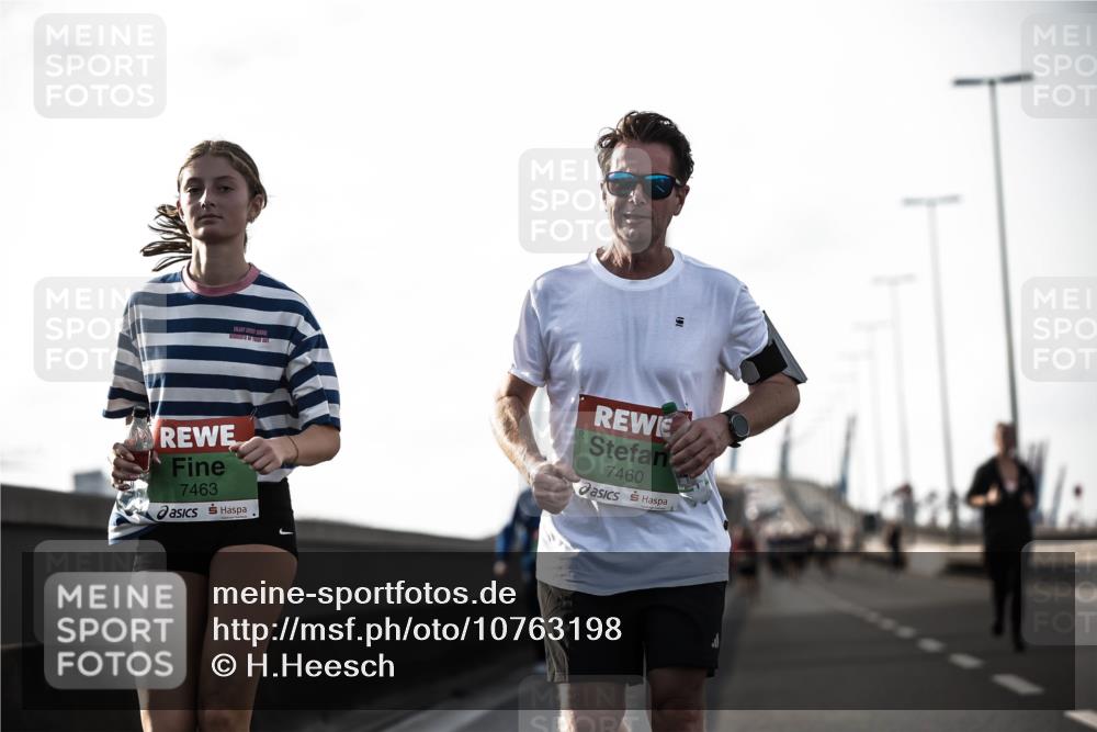 03.10.2026 - Köhlbrandbrückenlauf H.Heesch http://msf.ph/oto/10763198 03.10.2026 16:22:48 Position 3 7463, 7460 meine-sportfotos.de