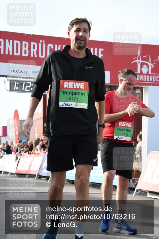 03.10.2026 - Köhlbrandbrückenlauf LenaG. http://msf.ph/oto/10763216 03.10.2026 16:12:37 Ziel 7115, 7593, 7767, 8171, 8418, 8909, 9190 meine-sportfotos.de
