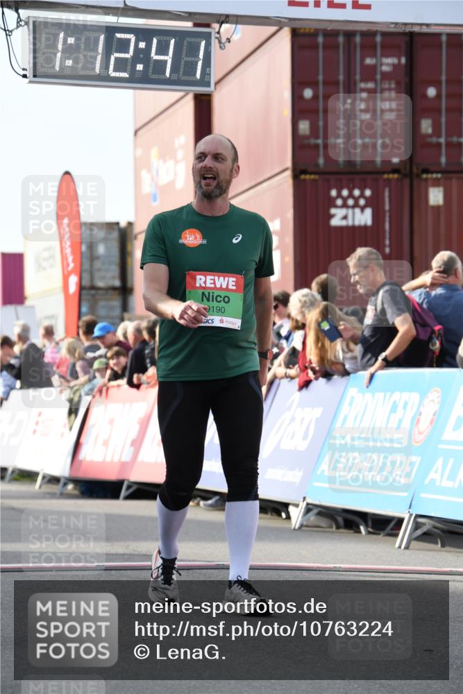 03.10.2026 - Köhlbrandbrückenlauf LenaG. http://msf.ph/oto/10763224 03.10.2026 16:12:42 Ziel 7115, 7593, 7767, 8171, 8418, 8911, 9190 meine-sportfotos.de