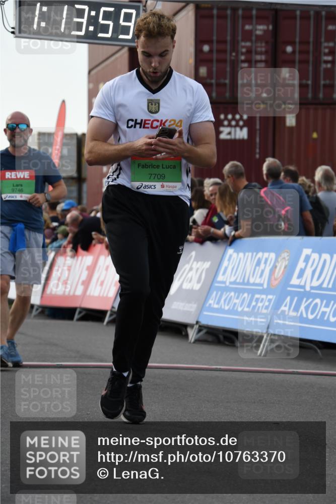03.10.2026 - Köhlbrandbrückenlauf LenaG. http://msf.ph/oto/10763370 03.10.2026 16:14:00 Ziel 7096, 7351, 7687, 7709, 7913, 8578, 9746 meine-sportfotos.de