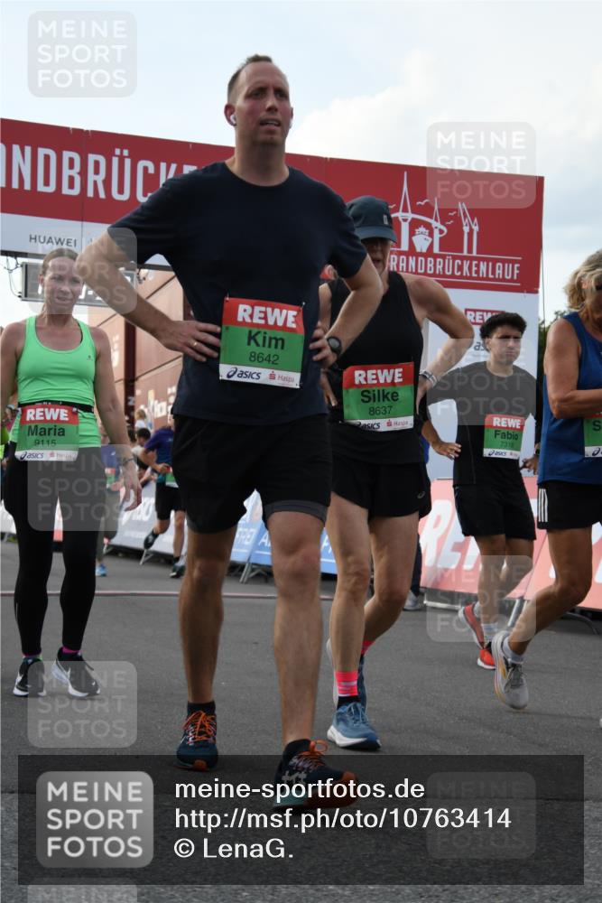 03.10.2026 - Köhlbrandbrückenlauf LenaG. http://msf.ph/oto/10763414 03.10.2026 16:15:38 Ziel 7071, 7318, 7349, 7440, 7512, 7513, 7536, 7600, 7616, 8167, 8294, 8598, 8626, 8627, 8637, 8642, 8679, 8744, 9115, 9142 meine-sportfotos.de