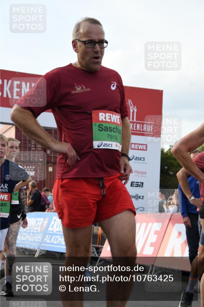 03.10.2026 - Köhlbrandbrückenlauf LenaG. http://msf.ph/oto/10763425 03.10.2026 16:16:14 Ziel 7023, 7076, 7239, 7335, 7678, 7904, 7919, 7924, 8009, 8599, 8696, 8763, 8791, 8886, 8929, 9081, 9117 meine-sportfotos.de