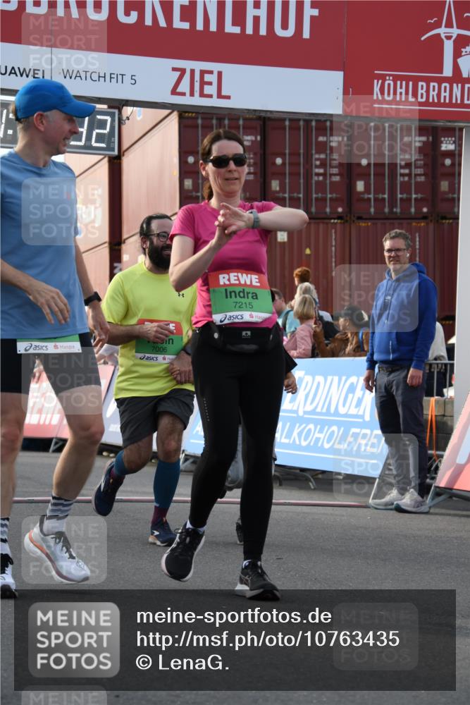 03.10.2026 - Köhlbrandbrückenlauf LenaG. http://msf.ph/oto/10763435 03.10.2026 16:16:32 Ziel 7006, 7007, 7215, 7216, 7430, 8086, 8539, 8575, 8785, 9280 meine-sportfotos.de