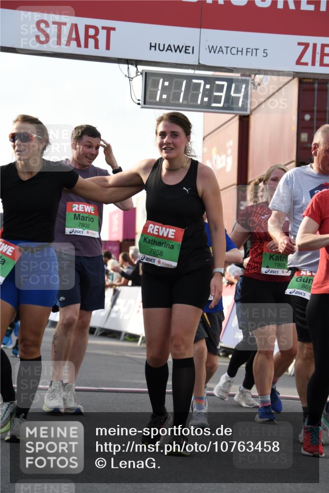 03.10.2026 - Köhlbrandbrückenlauf LenaG. http://msf.ph/oto/10763458 03.10.2026 16:17:35 Ziel 7008, 7707, 7802, 7803, 7804, 7957, 7958, 8349, 8370, 8692, 8798, 9073, 9077, 9132, 9784 meine-sportfotos.de
