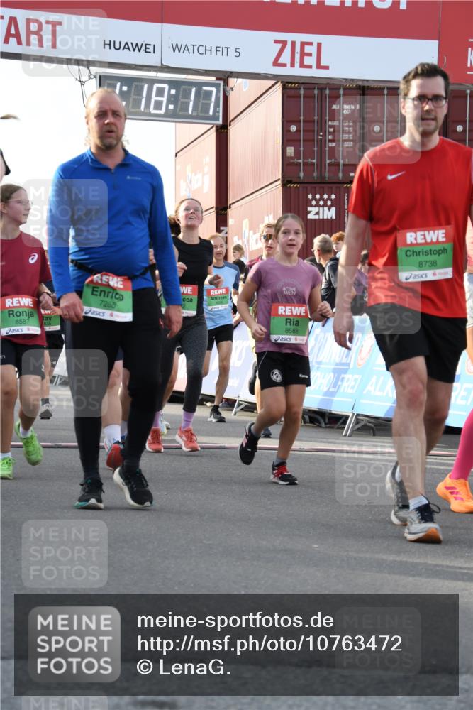 03.10.2026 - Köhlbrandbrückenlauf LenaG. http://msf.ph/oto/10763472 03.10.2026 16:18:17 Ziel 7153, 7265, 7535, 7578, 7991, 8056, 8057, 8355, 8377, 8430, 8517, 8586, 8587, 8588, 8722, 8738, 8770, 8844, 8882, 8884, 9232, 9668 meine-sportfotos.de