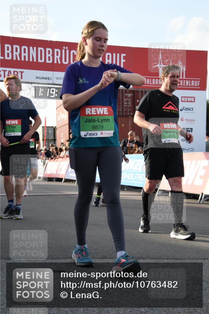 03.10.2026 - Köhlbrandbrückenlauf LenaG. http://msf.ph/oto/10763482 03.10.2026 16:19:16 Ziel 7154, 7155, 7188, 7532, 8108, 8527, 8553, 8703, 8879, 8914, 9043, 9080, 9150 meine-sportfotos.de