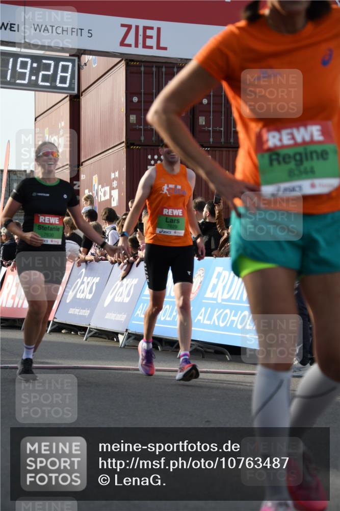 03.10.2026 - Köhlbrandbrückenlauf LenaG. http://msf.ph/oto/10763487 03.10.2026 16:19:29 Ziel 7177, 7178, 7629, 7630, 8109, 8344 meine-sportfotos.de