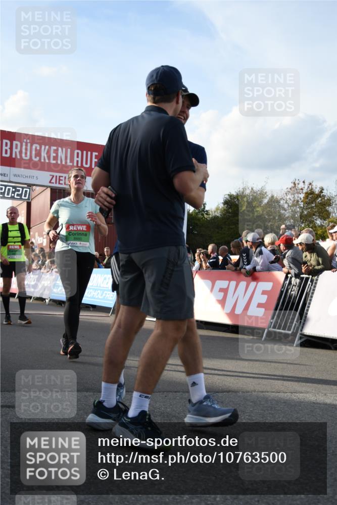 03.10.2026 - Köhlbrandbrückenlauf LenaG. http://msf.ph/oto/10763500 03.10.2026 16:20:20 Ziel 7063, 7249, 8020, 8823, 8824, 8880, 8931, 9600 meine-sportfotos.de