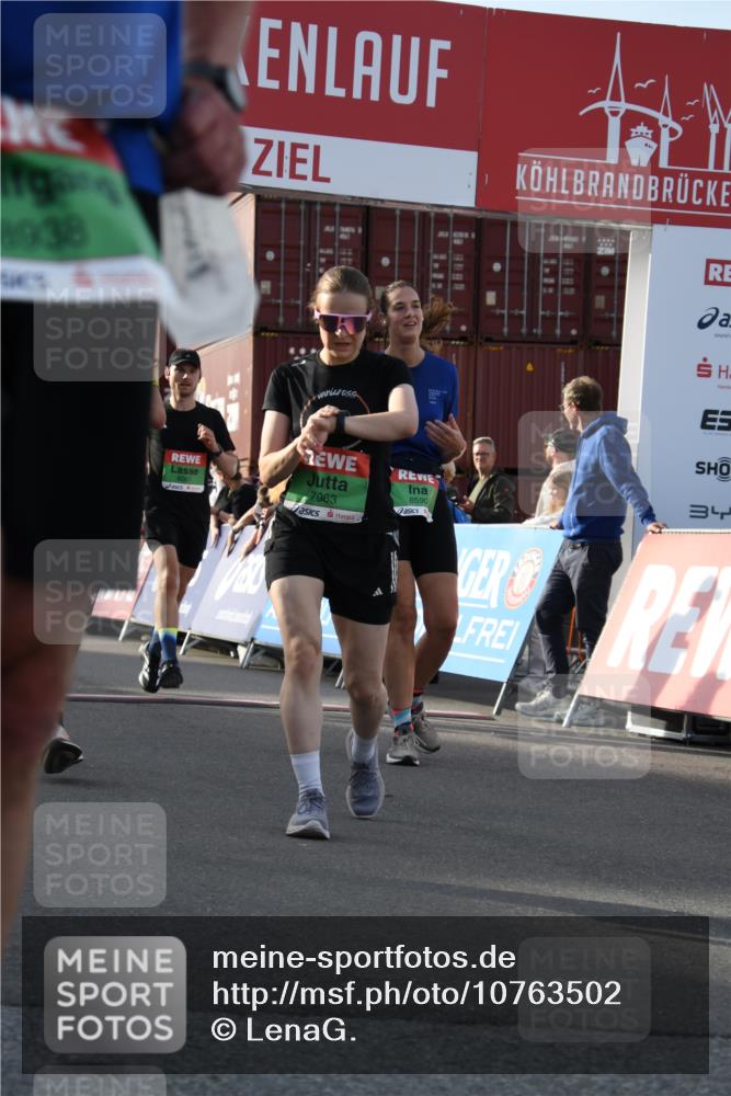 03.10.2026 - Köhlbrandbrückenlauf LenaG. http://msf.ph/oto/10763502 03.10.2026 16:20:25 Ziel 7063, 7533, 8061, 8334, 8590, 8687, 8823, 8880, 8931, 9600 meine-sportfotos.de