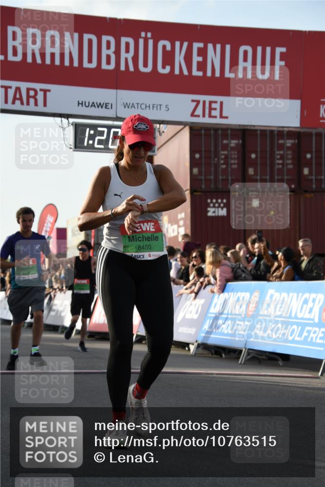 03.10.2026 - Köhlbrandbrückenlauf LenaG. http://msf.ph/oto/10763515 03.10.2026 16:20:49 Ziel 8250, 8361, 8382, 8450, 8727, 8930 meine-sportfotos.de