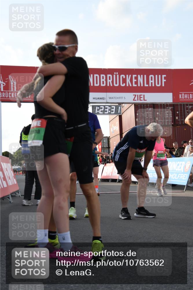 03.10.2026 - Köhlbrandbrückenlauf LenaG. http://msf.ph/oto/10763562 03.10.2026 16:23:32 Ziel 7137, 7481, 7576, 8130, 8562, 8625, 8698, 8854, 9681 meine-sportfotos.de