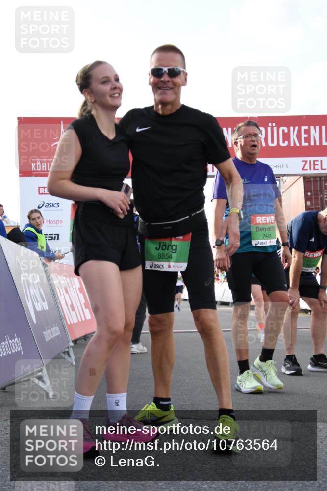 03.10.2026 - Köhlbrandbrückenlauf LenaG. http://msf.ph/oto/10763564 03.10.2026 16:23:33 Ziel 7137, 7481, 7576, 8562, 8625, 8698, 9681 meine-sportfotos.de