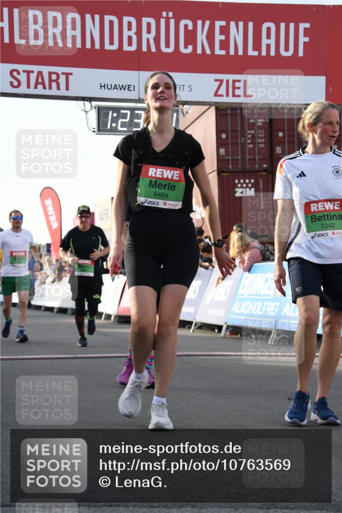 03.10.2026 - Köhlbrandbrückenlauf LenaG. http://msf.ph/oto/10763569 03.10.2026 16:23:42 Ziel 7090, 7137, 7342, 7553, 7894, 8562, 8698, 8926, 9121, 9317, 9464 meine-sportfotos.de