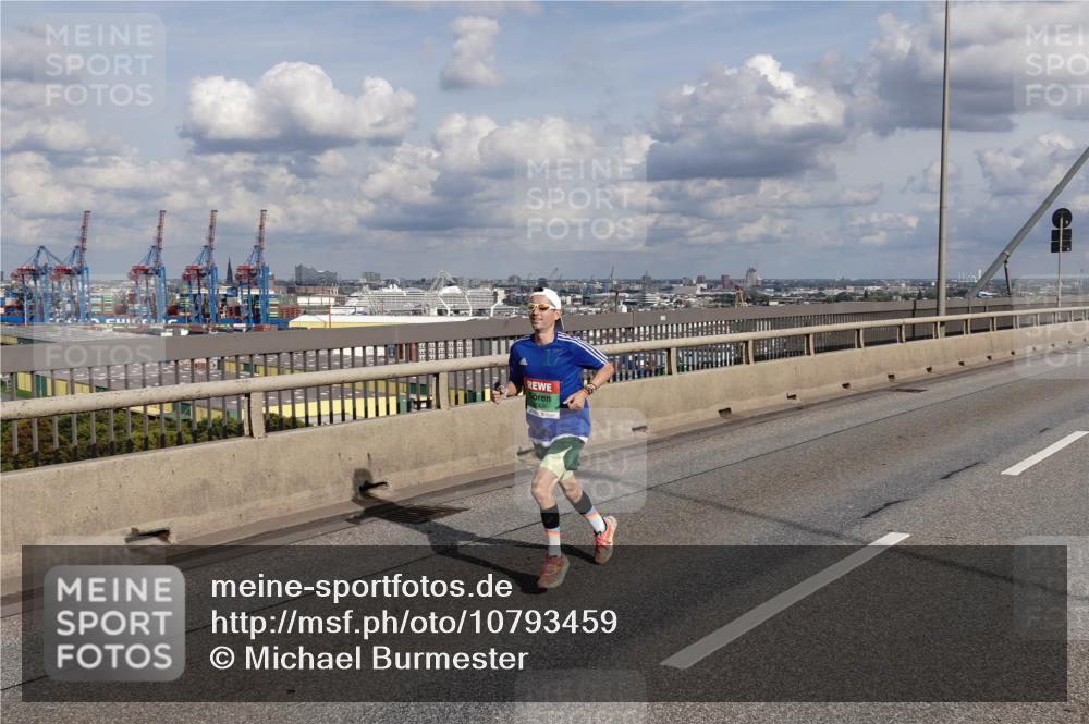 03.10.2026 - Köhlbrandbrückenlauf Michael Burmester http://msf.ph/oto/10793459 03.10.2026 15:17:38 Position 1  meine-sportfotos.de