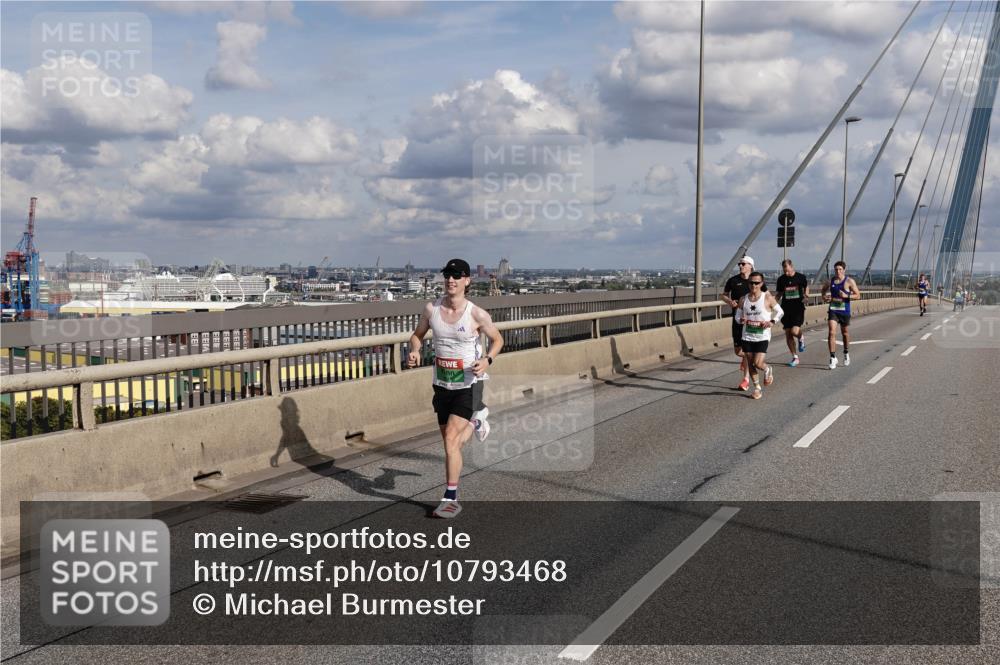 03.10.2026 - Köhlbrandbrückenlauf Michael Burmester http://msf.ph/oto/10793468 03.10.2026 15:18:09 Position 1  meine-sportfotos.de
