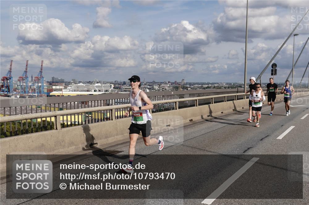 03.10.2026 - Köhlbrandbrückenlauf Michael Burmester http://msf.ph/oto/10793470 03.10.2026 15:18:10 Position 1  meine-sportfotos.de
