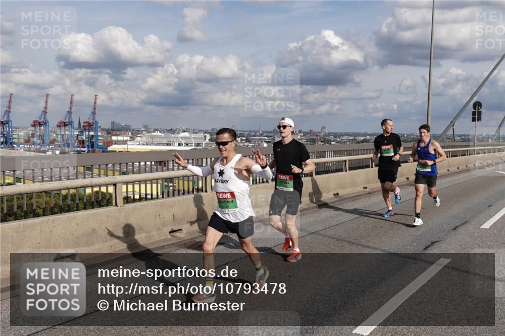 03.10.2026 - Köhlbrandbrückenlauf Michael Burmester http://msf.ph/oto/10793478 03.10.2026 15:18:12 Position 1  meine-sportfotos.de