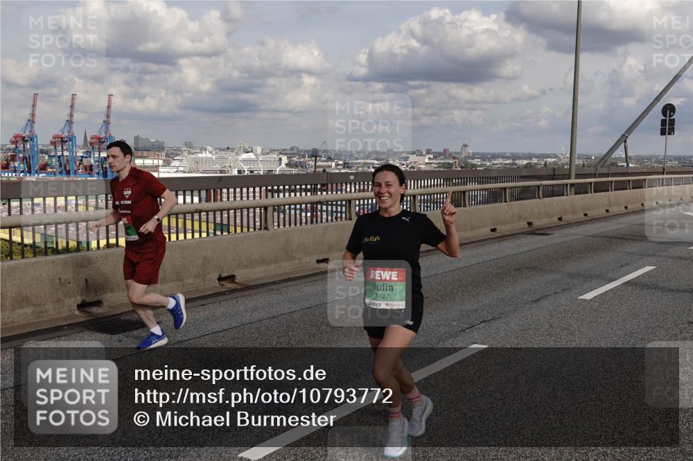 03.10.2026 - Köhlbrandbrückenlauf Michael Burmester http://msf.ph/oto/10793772 03.10.2026 15:20:56 Position 1  meine-sportfotos.de