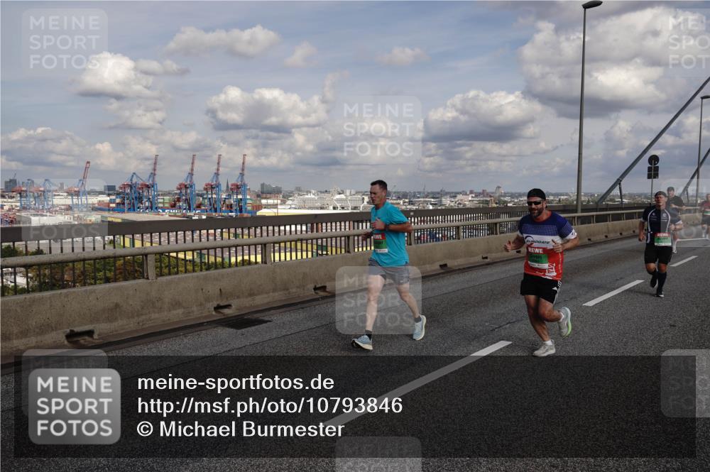 03.10.2026 - Köhlbrandbrückenlauf Michael Burmester http://msf.ph/oto/10793846 03.10.2026 15:21:23 Position 1  meine-sportfotos.de