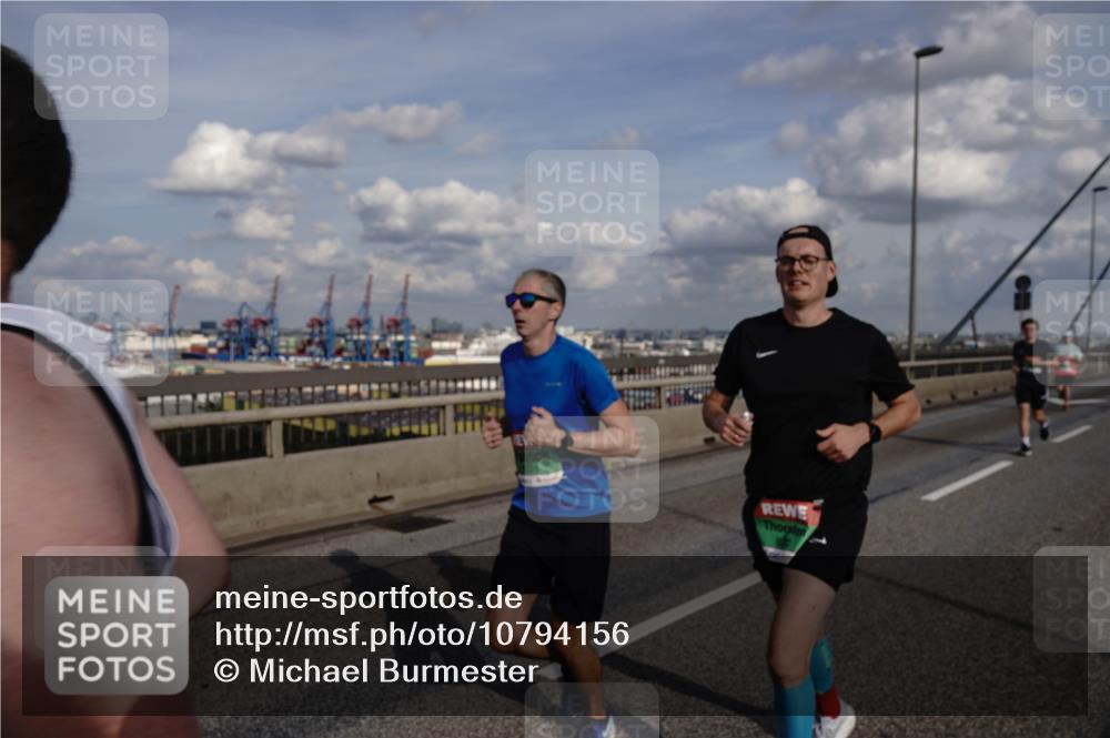 03.10.2026 - Köhlbrandbrückenlauf Michael Burmester http://msf.ph/oto/10794156 03.10.2026 15:22:52 Position 1  meine-sportfotos.de