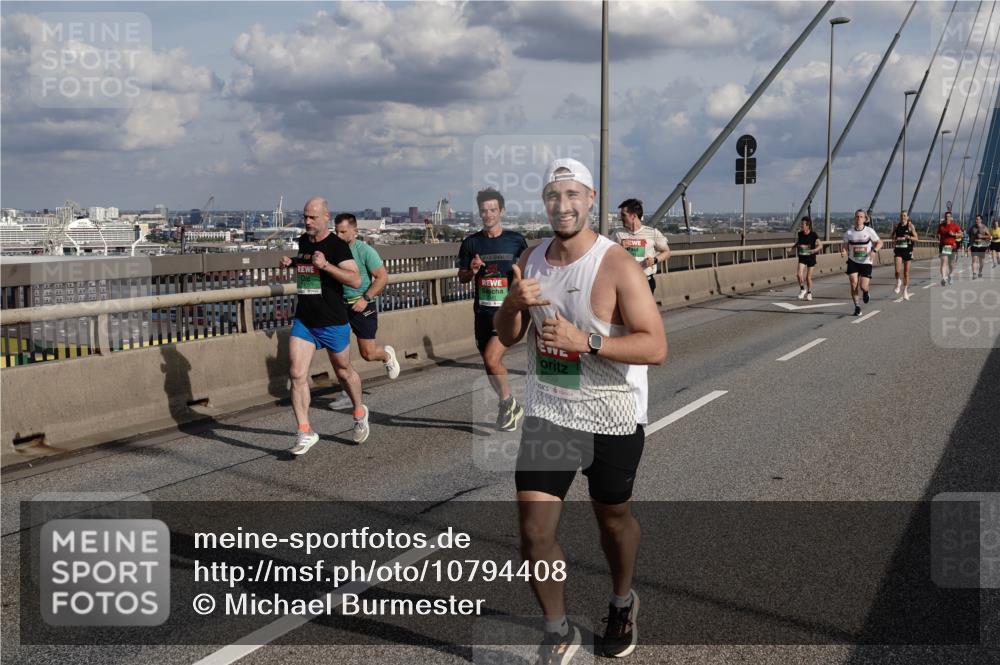 03.10.2026 - Köhlbrandbrückenlauf Michael Burmester http://msf.ph/oto/10794408 03.10.2026 15:24:19 Position 1  meine-sportfotos.de