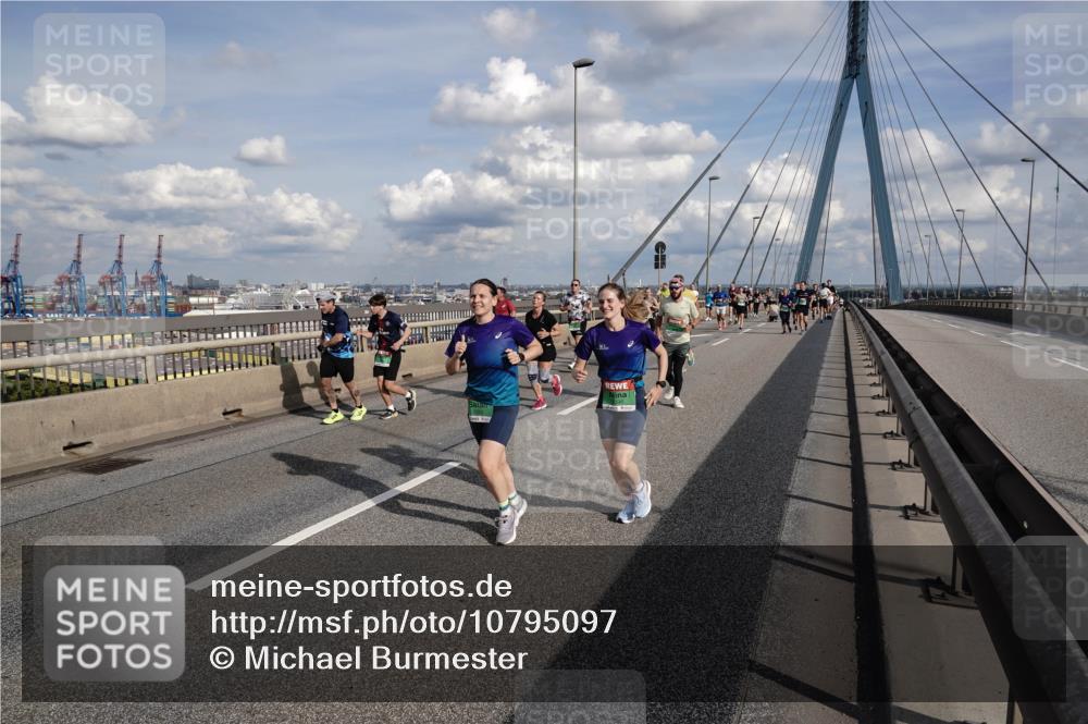 03.10.2026 - Köhlbrandbrückenlauf Michael Burmester http://msf.ph/oto/10795097 03.10.2026 15:27:30 Position 1  meine-sportfotos.de